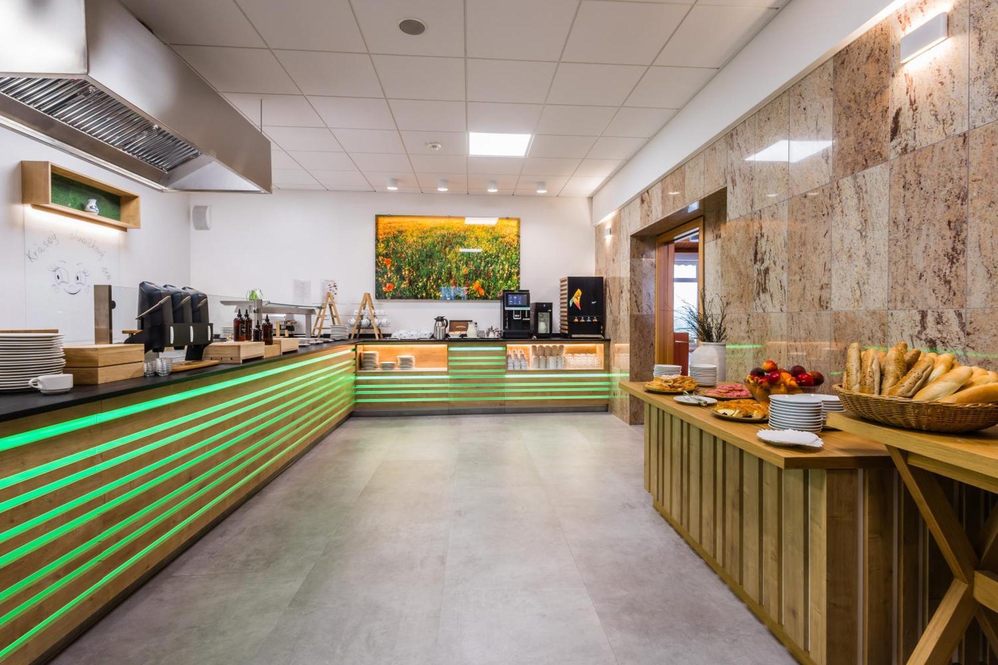 Lazensky A Wellness Hotel Nivamare Лугачовице Экстерьер фото